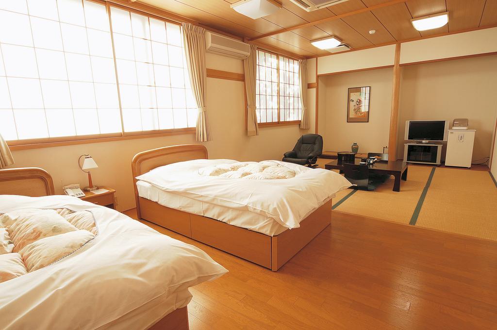 חונגו Watarase Onsen Hotel Yamayuri מראה חיצוני תמונה